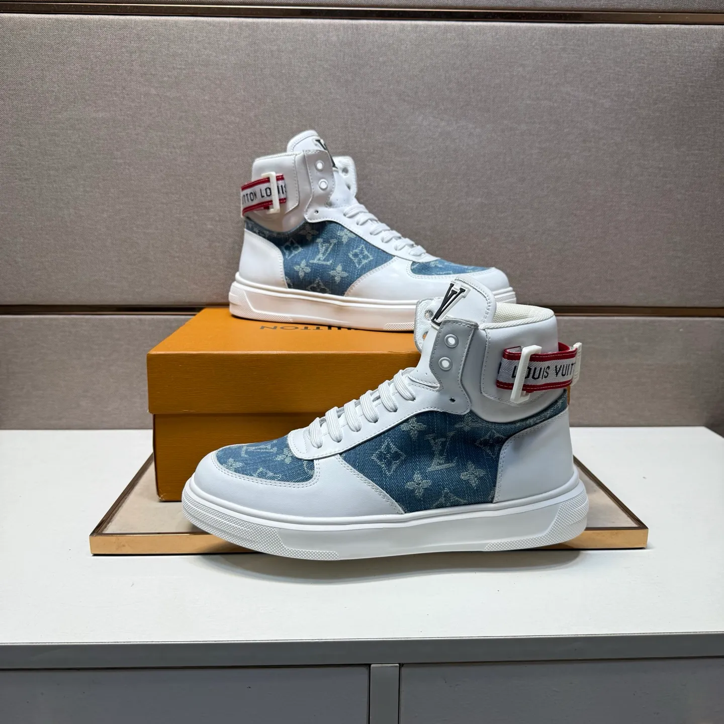 ⬛️Men's shoes 💰p420 [LV～] Men's high-top casual shoes 2025z cabinet sales simultaneously 🔶Size: 38-44 #️⃣ 🔷2 colors🔜The upper is made of multi-material splicing➕Mesh lining, comfortable and breathable, sole: original comfortable and wear-resistant outsole, ⚠️real thing📱photographed🎬real thing is better📢📢📢